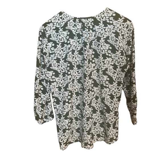 Stitch Fix Fun2Fun Maley Green Floral 3/4 Sleeve Top Small - Picture 3 of 7